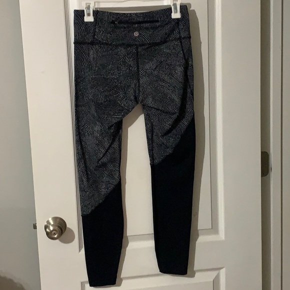 Lulu Lemon Leggings - Picture 2 of 3